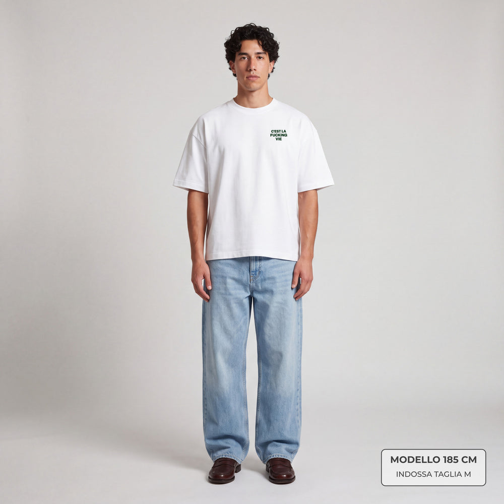 T-shirt C'est la fucking vie Bianco - indossata modello