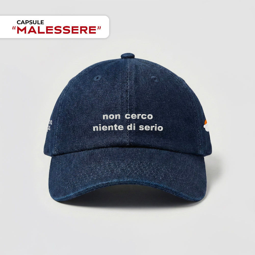 Cappellino in denim "non cerco niente di serio"