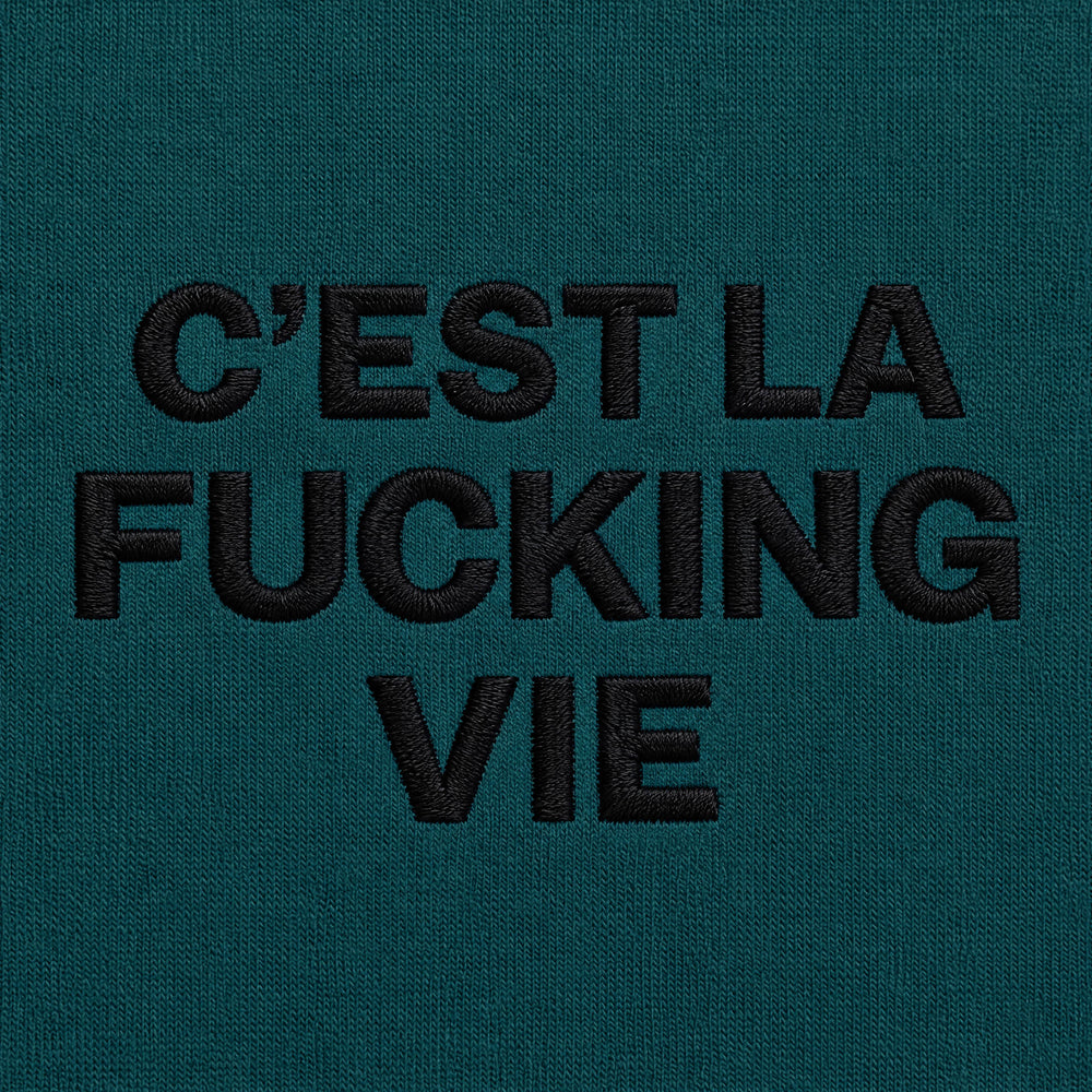 T-shirt C'est la fucking vie Petrolio - zoom ricamo