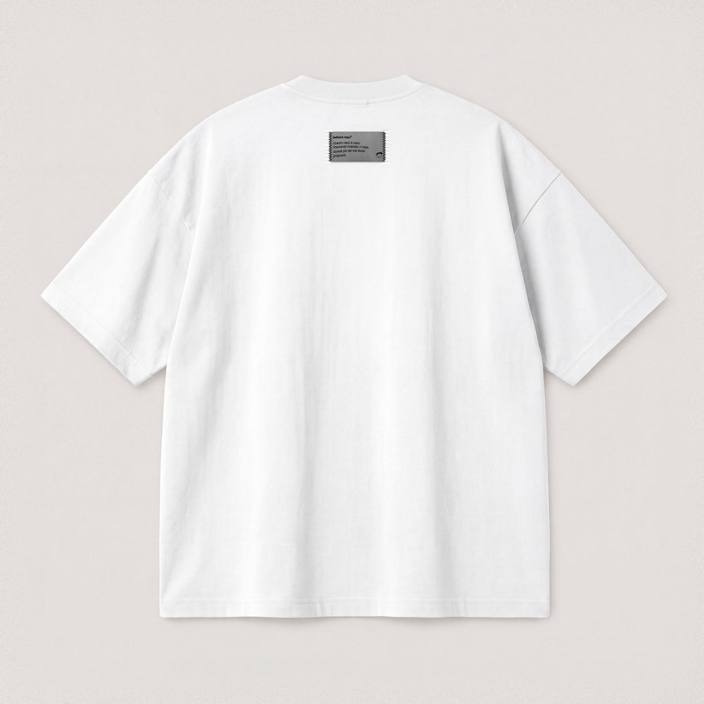 T-shirt oversize Milano non mi merita bianco - flat lay retro