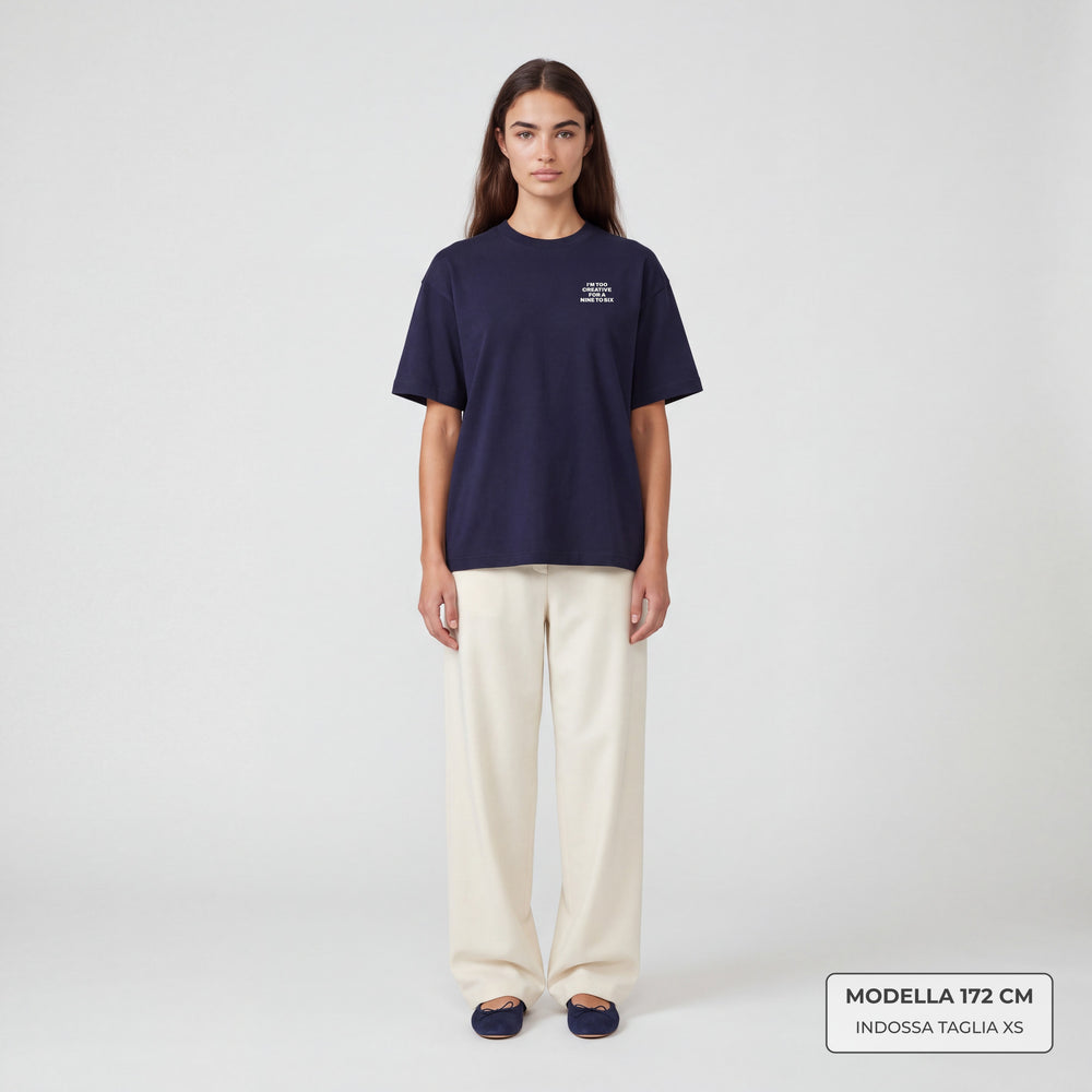 T-shirt Creative Blu - indossata modella