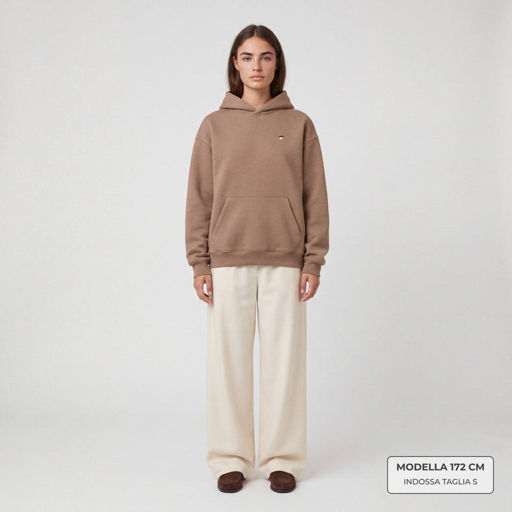 Felpa con cappuccio Essentials Marrone - modella