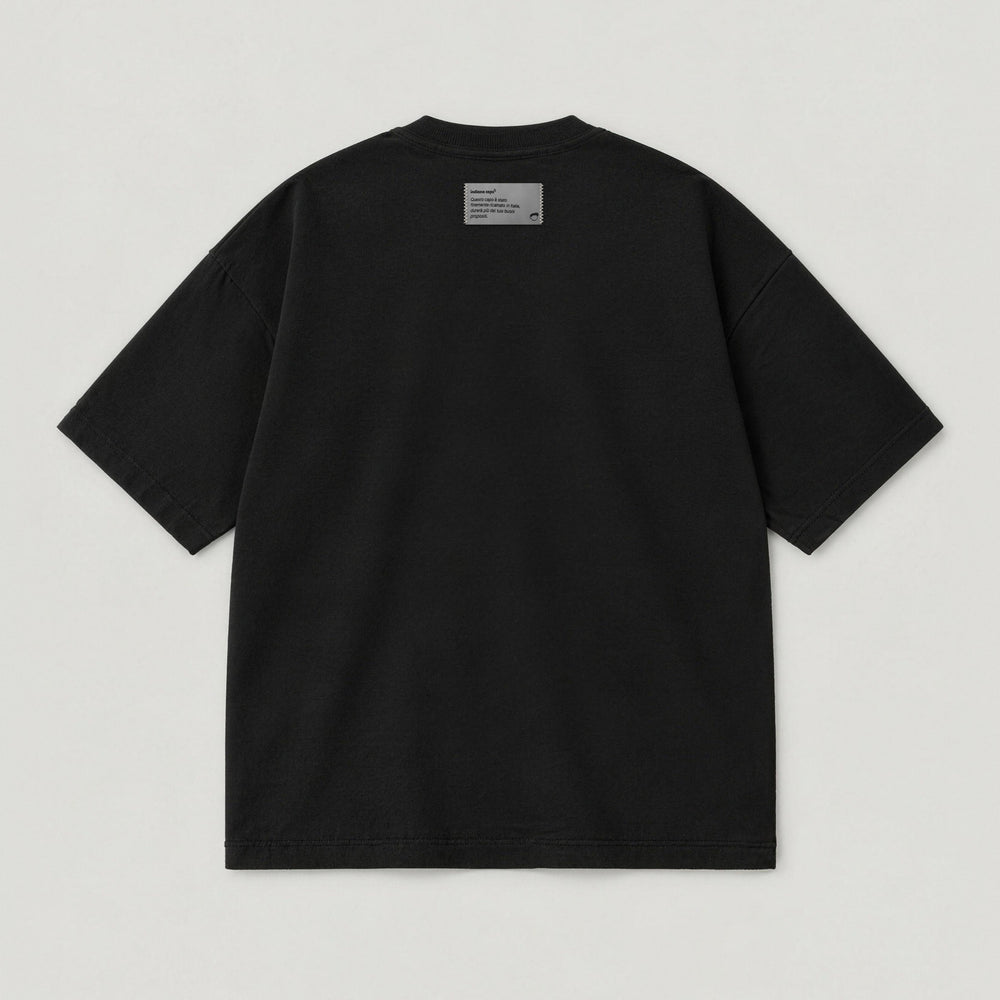 T-shirt oversize Milano non mi merita nero - flat lay retro