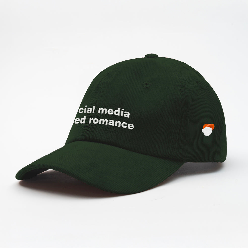 Cappellino in velluto a coste "Social media killed Romance"