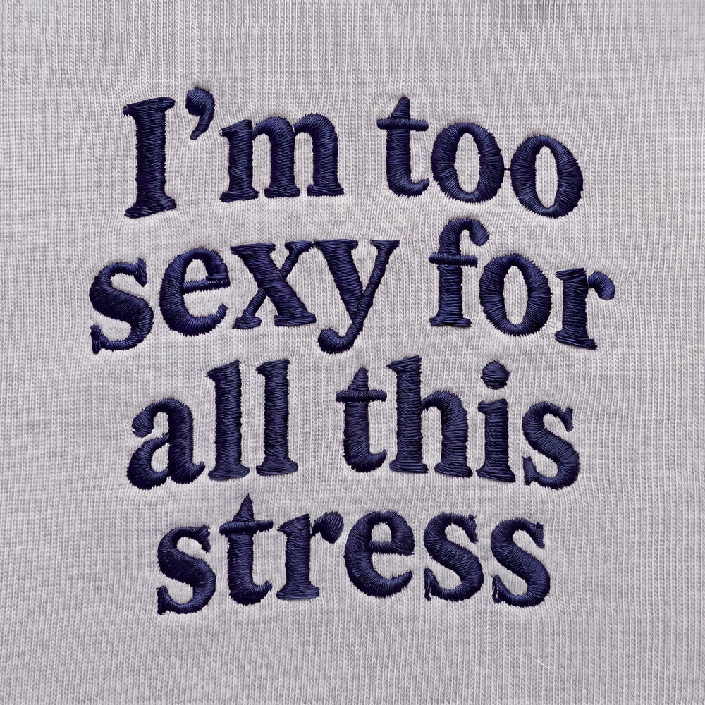Felpa I'm too sexy for all this stress Grigio - dettaglio ricamo