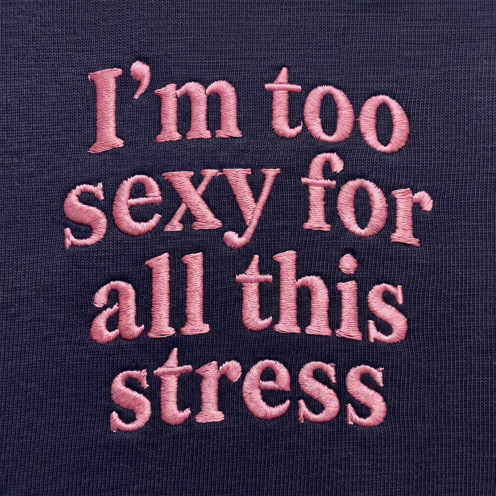 Felpa I'm too sexy for all this stress Blu - dettaglio ricamo