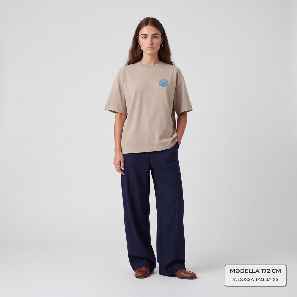 T-Shirt Oversize Pausa Terea Beige - modella