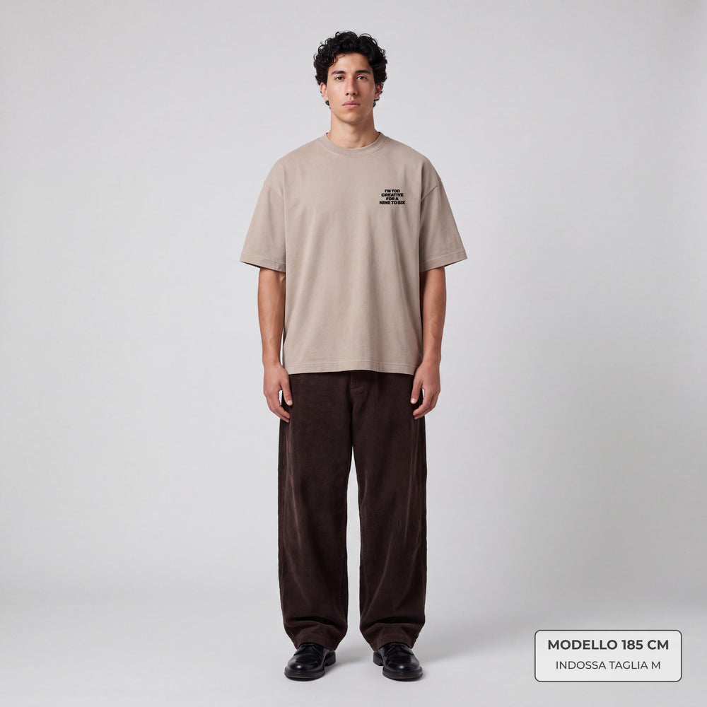 T-shirt Creative Beige - indossata modello