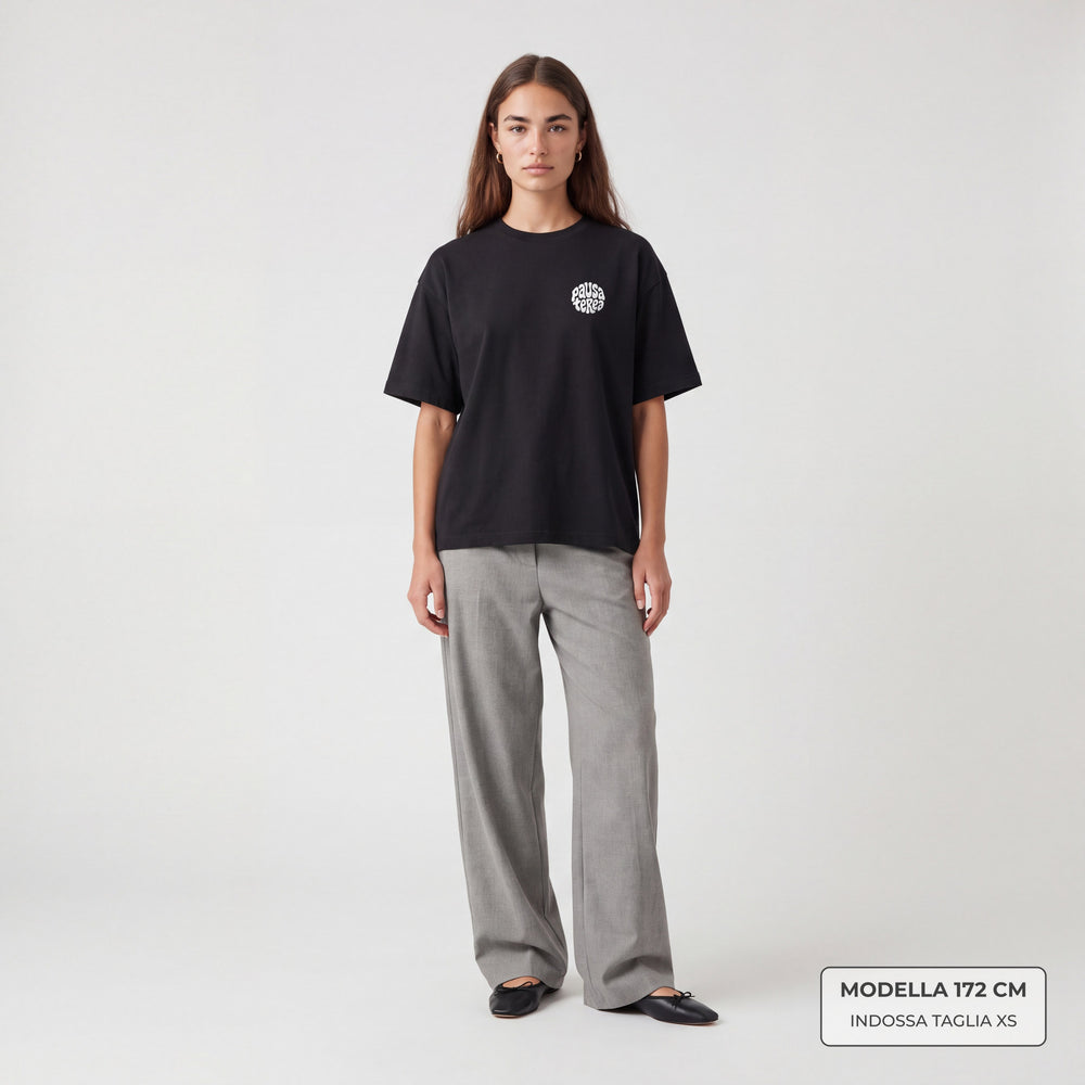 T-Shirt Oversize Pausa Terea Nero - modella