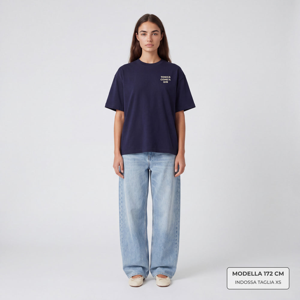 T-shirt Tonica come il gin Blu - indossata modella
