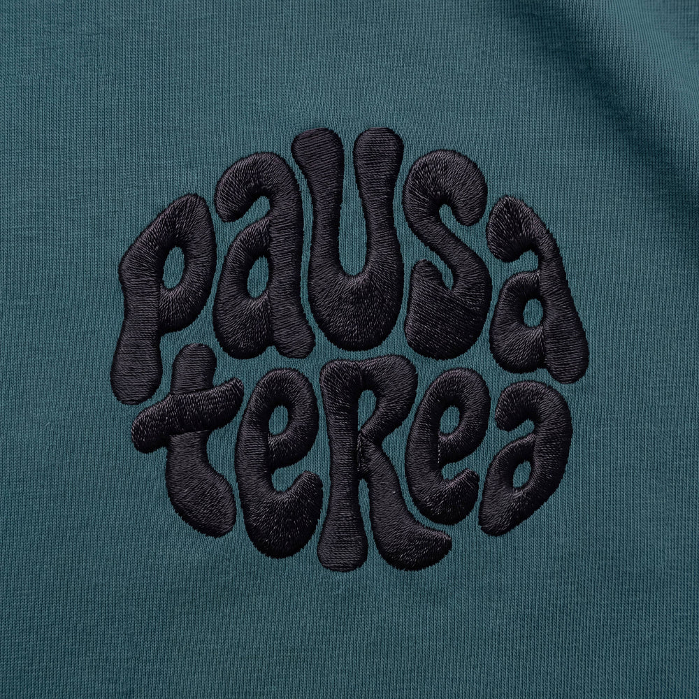 T-Shirt Oversize Pausa Terea Petrolio - zoom ricamo