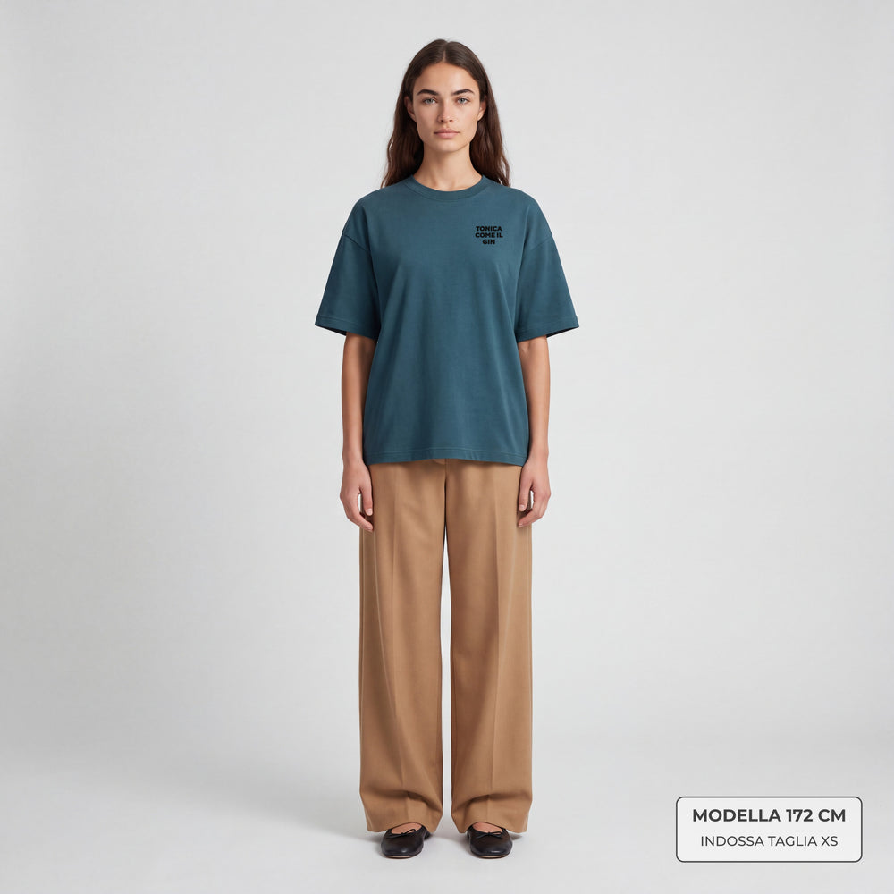 T-shirt Tonica come il gin Petrolio - indossata modella