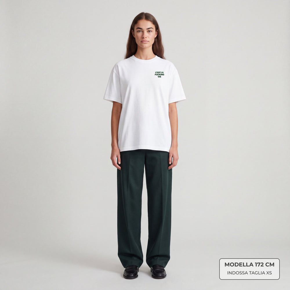 T-shirt C'est la fucking vie Bianco - indossata modella