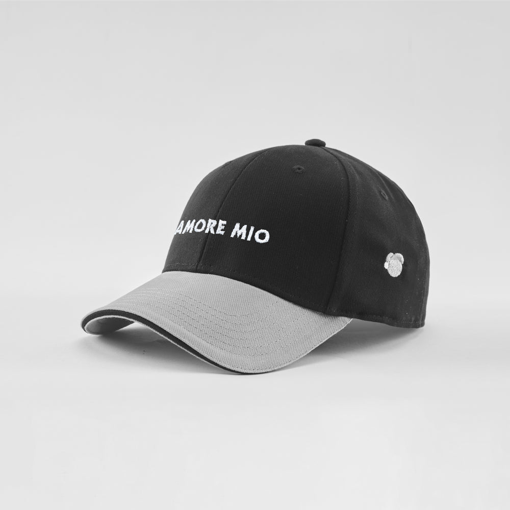 Cappellino bicolore in caldo cotone "Amore mio"