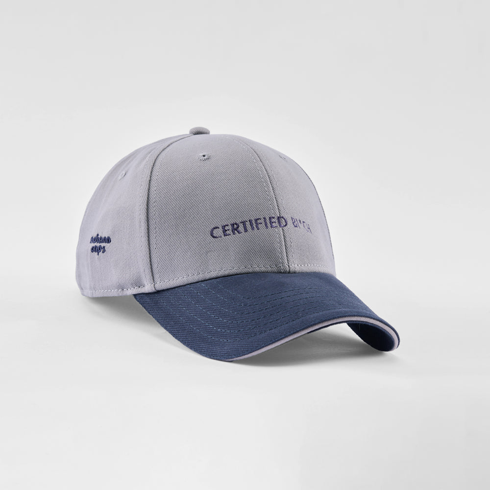 Cappellino bicolore in caldo cotone "Certified Bi*ch"