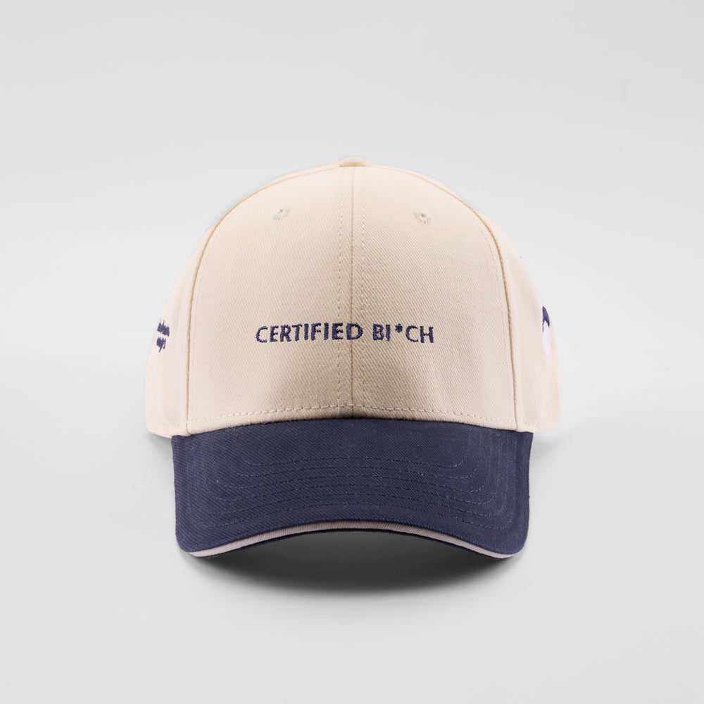 Cappellino bicolore in caldo cotone "Certified Bi*ch"