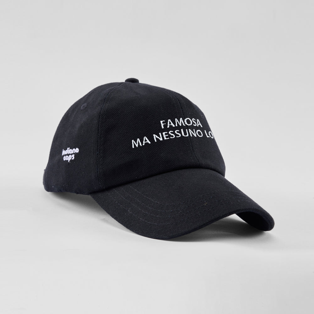Cappellino in cotone "Famosa, ma nessuno lo sa"