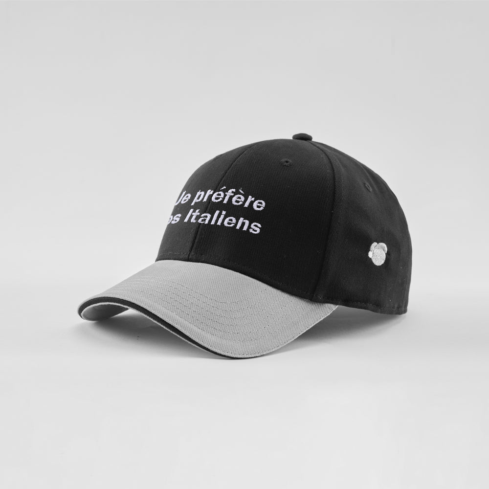 Cappellino bicolore in caldo cotone "Je Préfère Les Italiens"