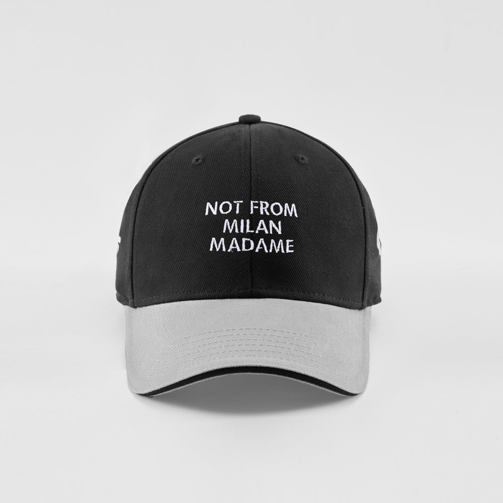 Cappellino bicolore in caldo cotone "Not from Milan madame"