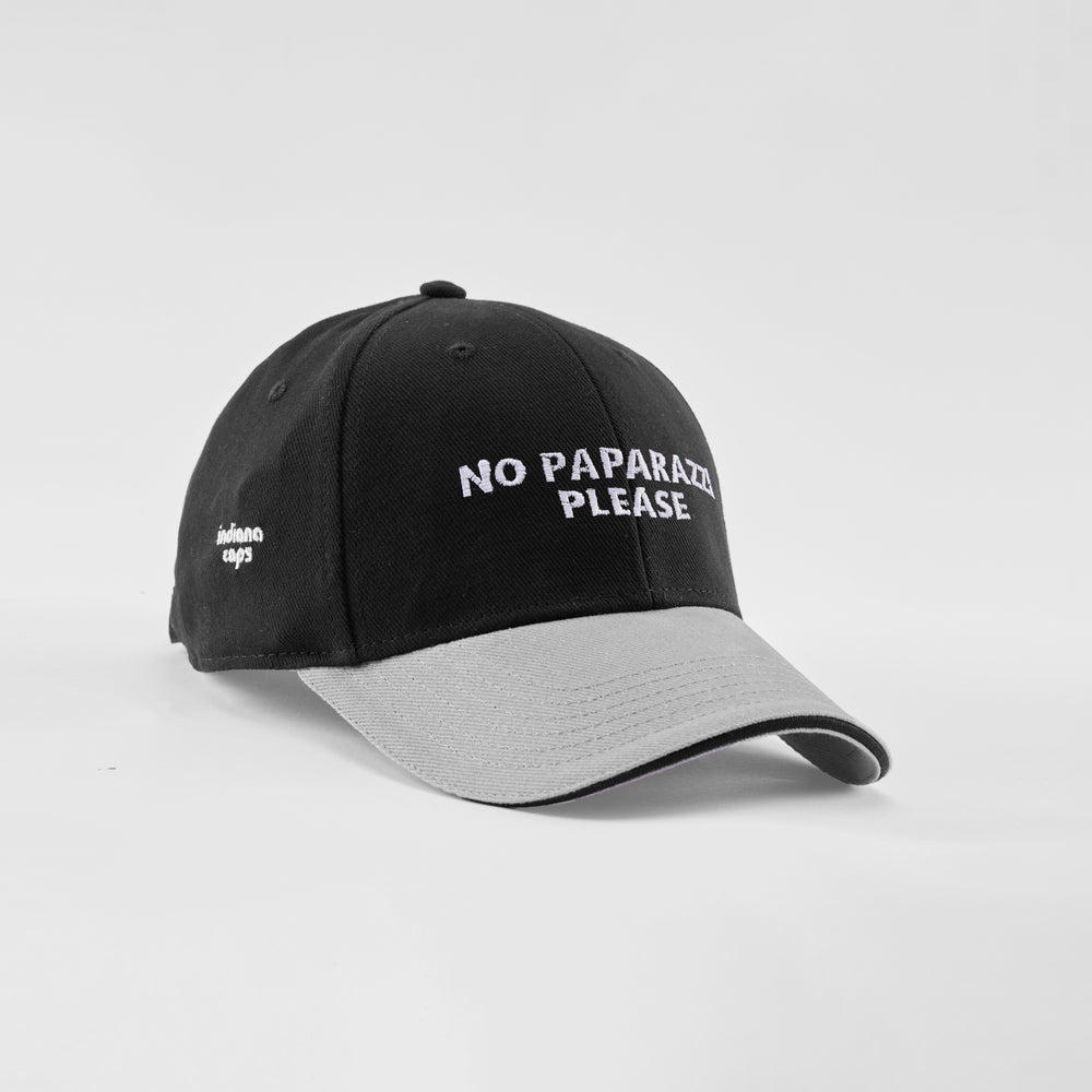 Cappellino bicolore in caldo cotone "No paparazzi please"