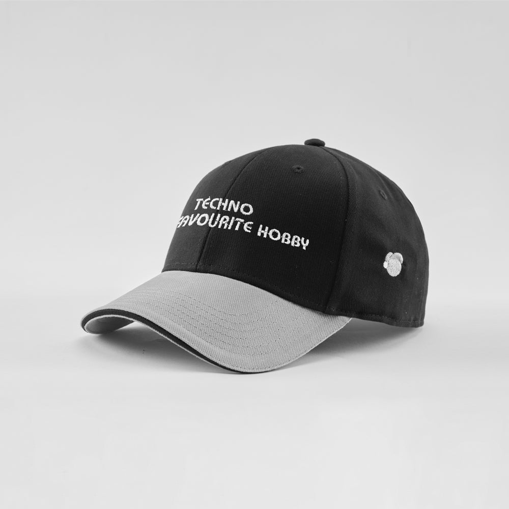 Cappellino bicolore in caldo cotone "Techno is my favourite hobby"