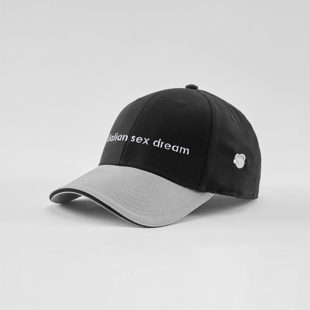 Cappellino bicolore in caldo cotone "Your Italian sex dream"