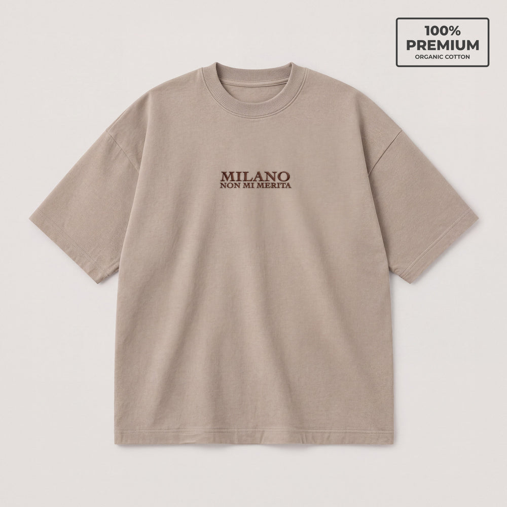 T-shirt oversize Milano non mi merita beige - flat lay fronte