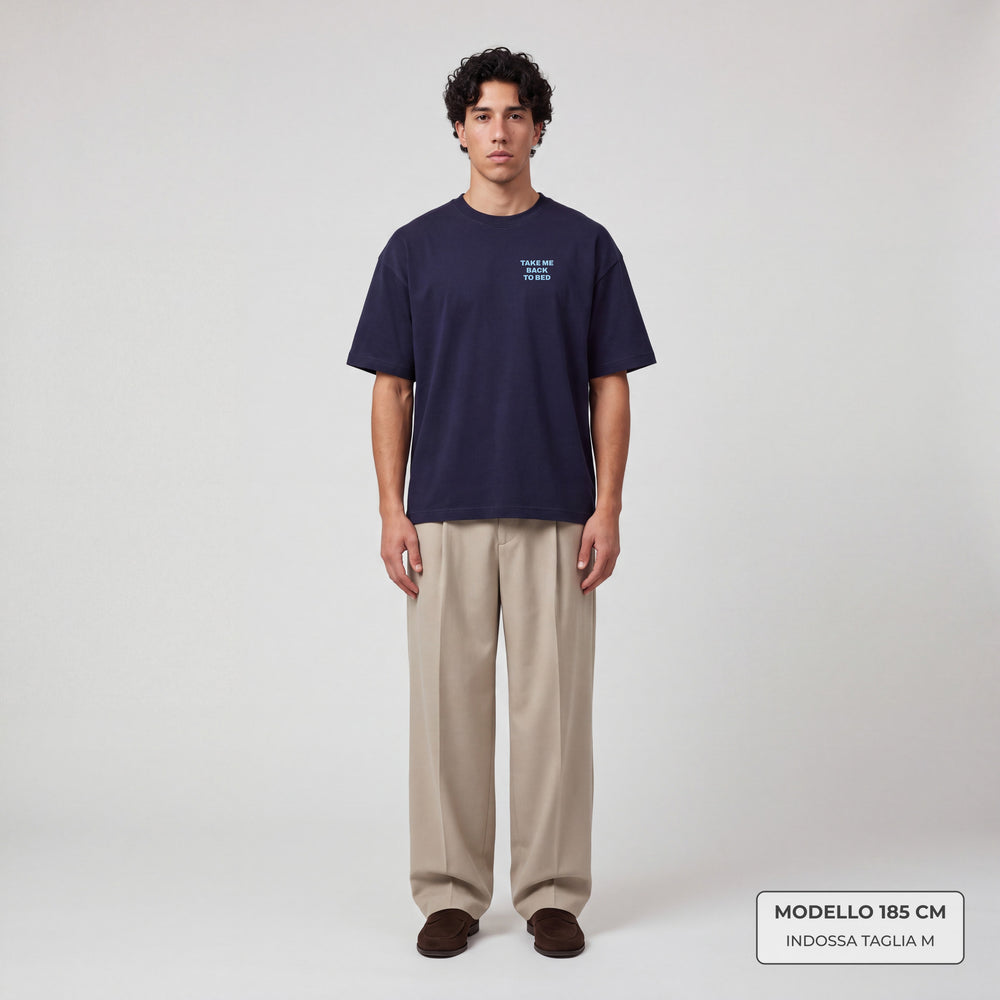T-shirt Take me back to bed Blu - indossata modello