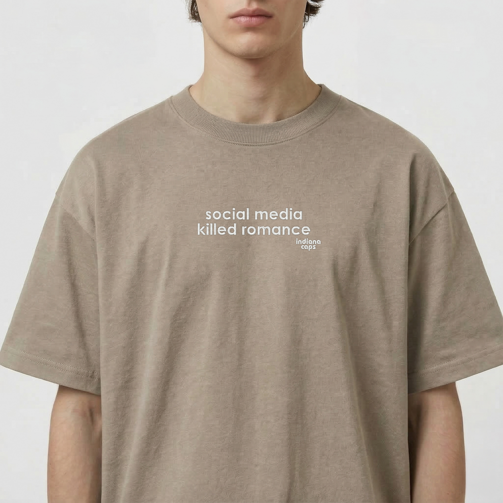 T-Shirt Oversize "Social media killed Romance"