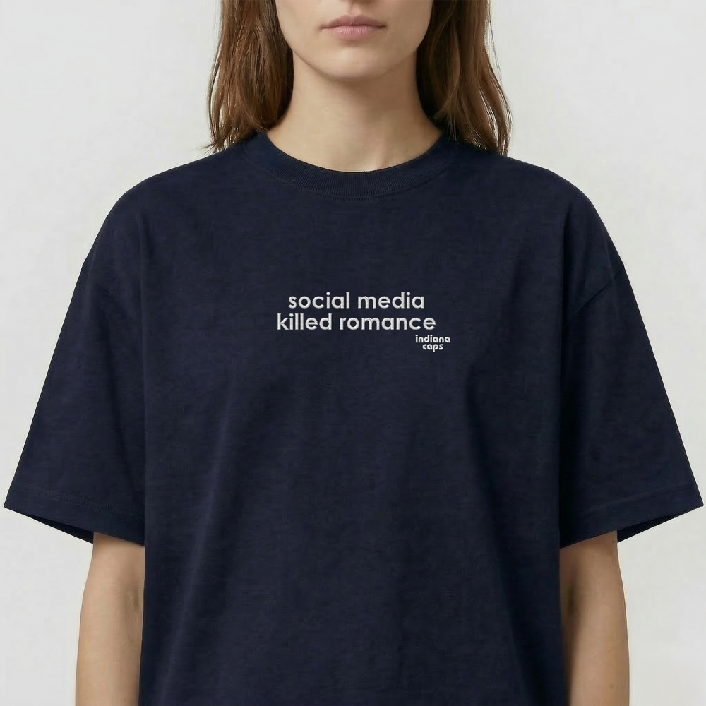 T-Shirt Oversize "Social media killed Romance"