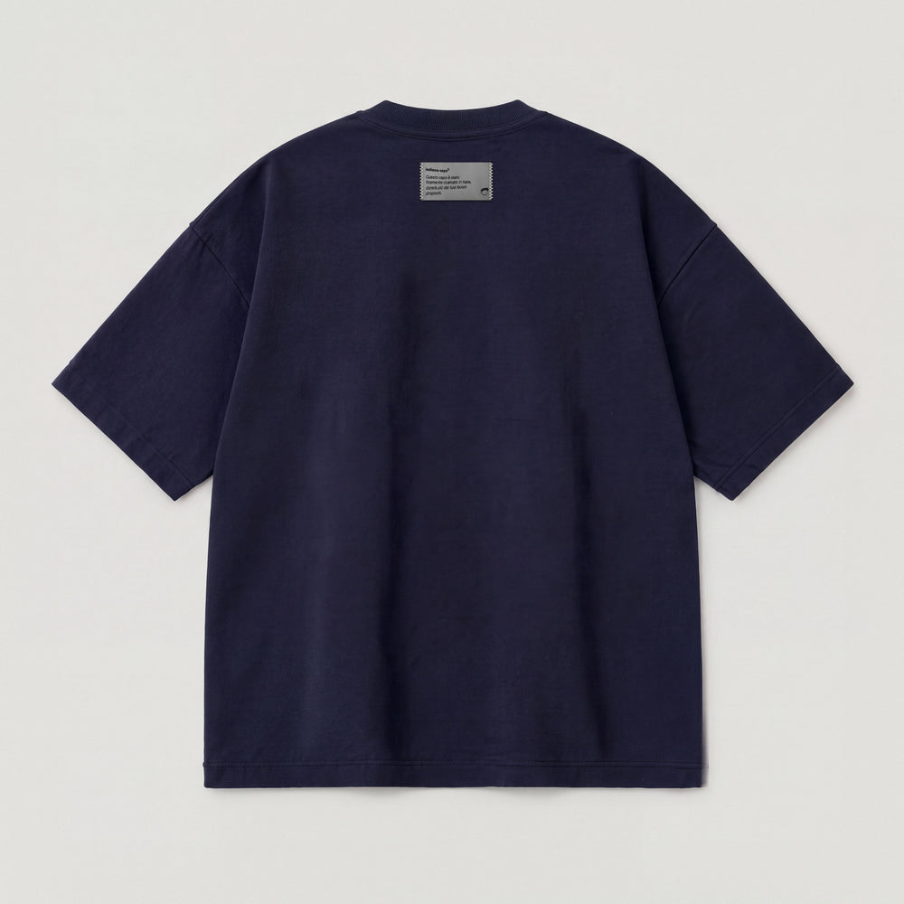 T-shirt oversize Milano non mi merita blu - flat lay retro