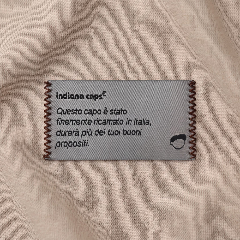 T-shirt oversize Milano non mi merita beige - dettaglio etichetta