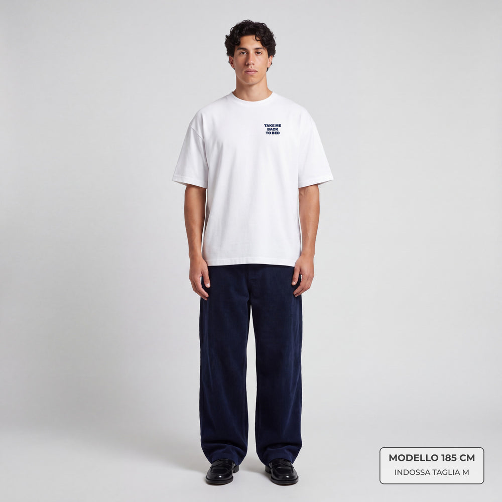 T-shirt Take me back to bed Bianco - indossata modello