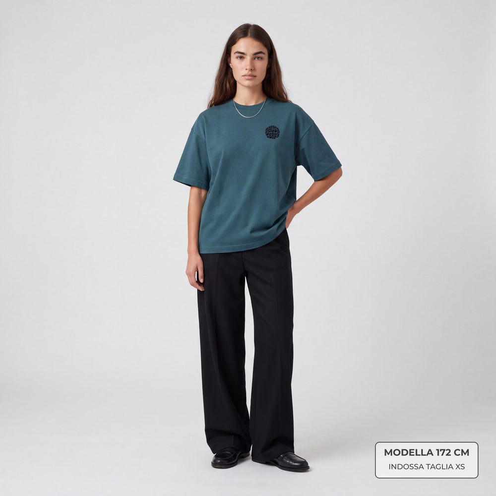 T-Shirt Oversize Pausa Terea Petrolio - modella