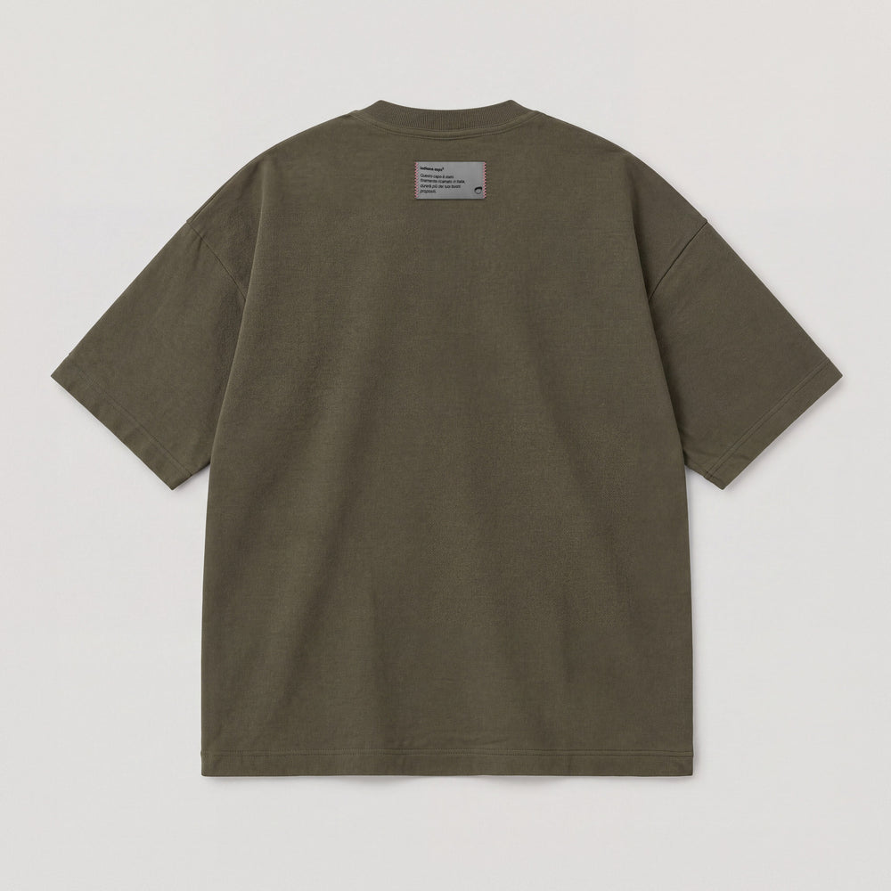 T-shirt oversize Milano non mi merita verde - flat lay retro