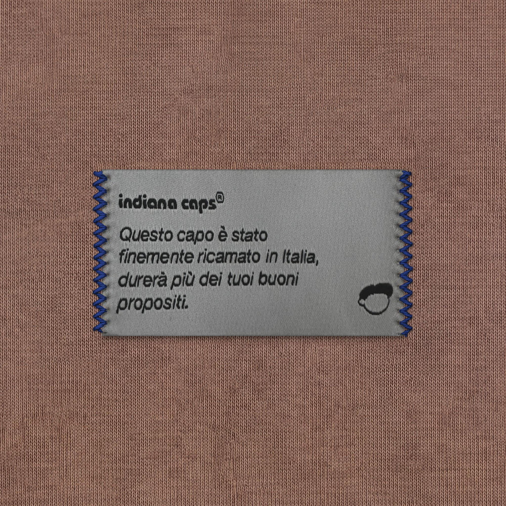 Felpa C'est la fucking vie Marrone - zoom etichetta