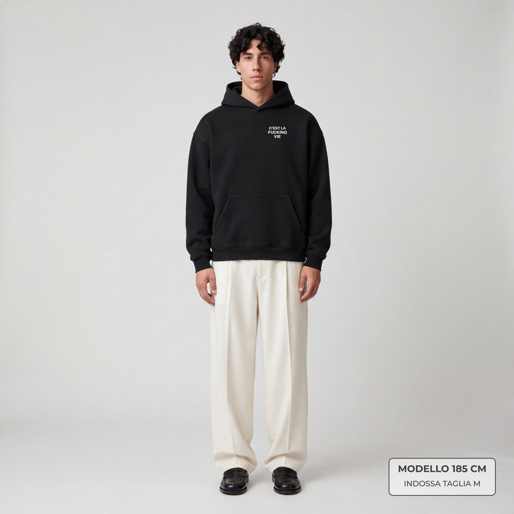 Felpa C'est la fucking vie Nero - indossata modello