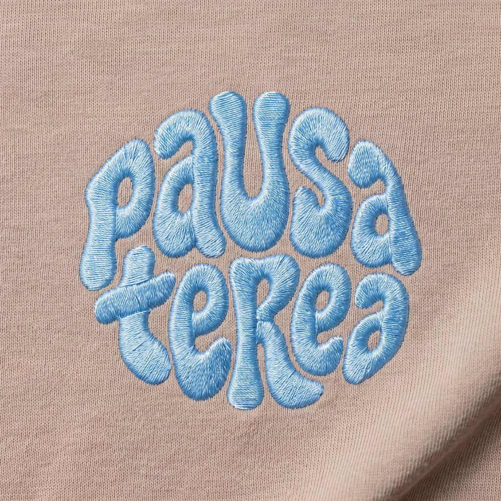 T-Shirt Oversize Pausa Terea Beige - zoom ricamo