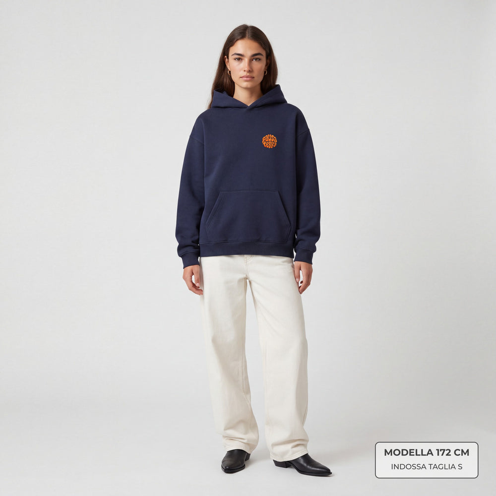 Hoodie Pausa Terea Blu - indossata modella