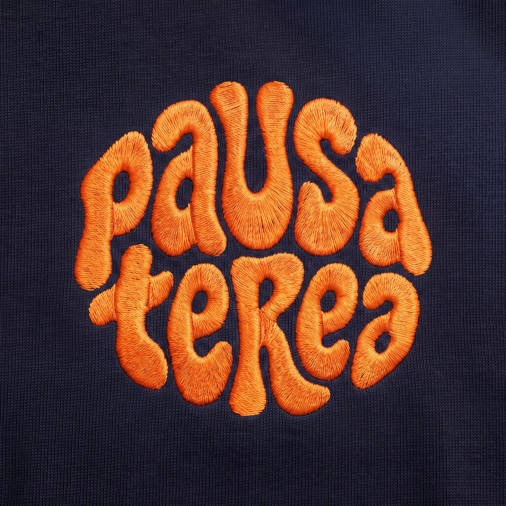 Hoodie Pausa Terea Blu - dettaglio ricamo