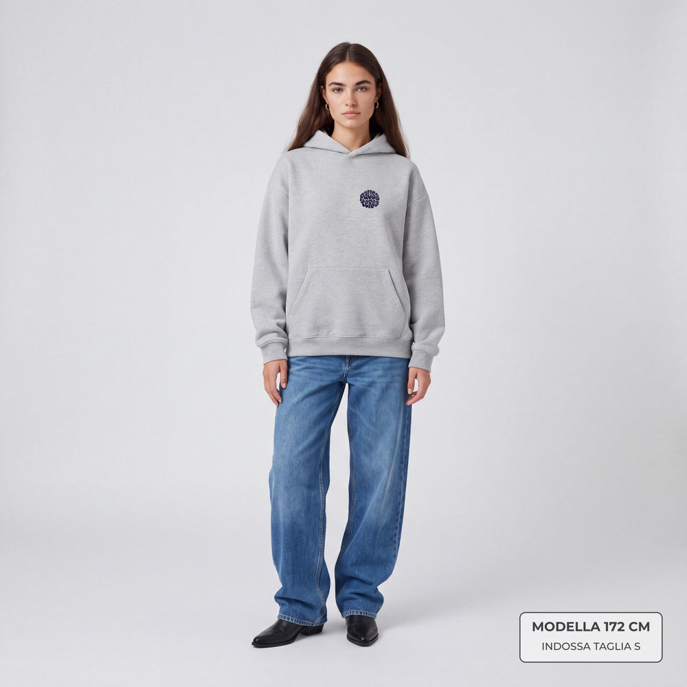 Hoodie Pausa Terea Grigio - indossata modella