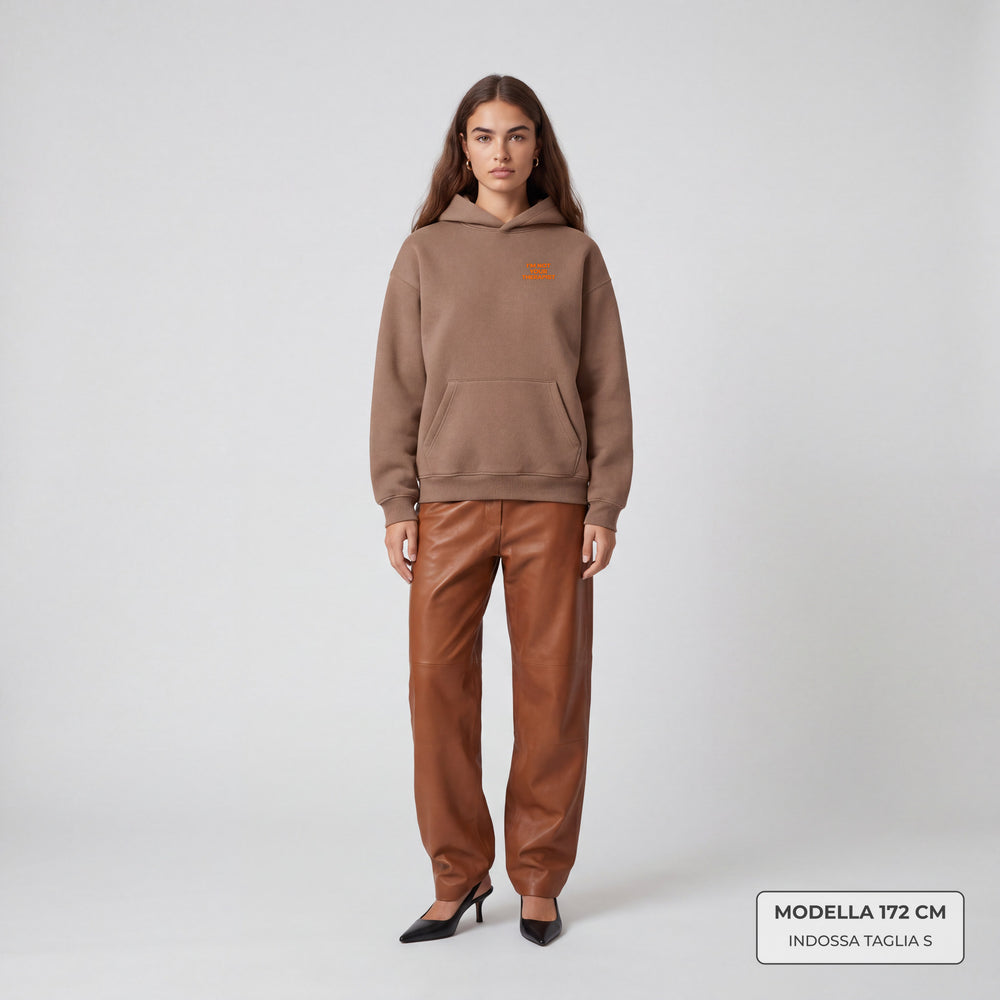 Felpa con cappuccio "I'm not your Therapist" marrone - modella