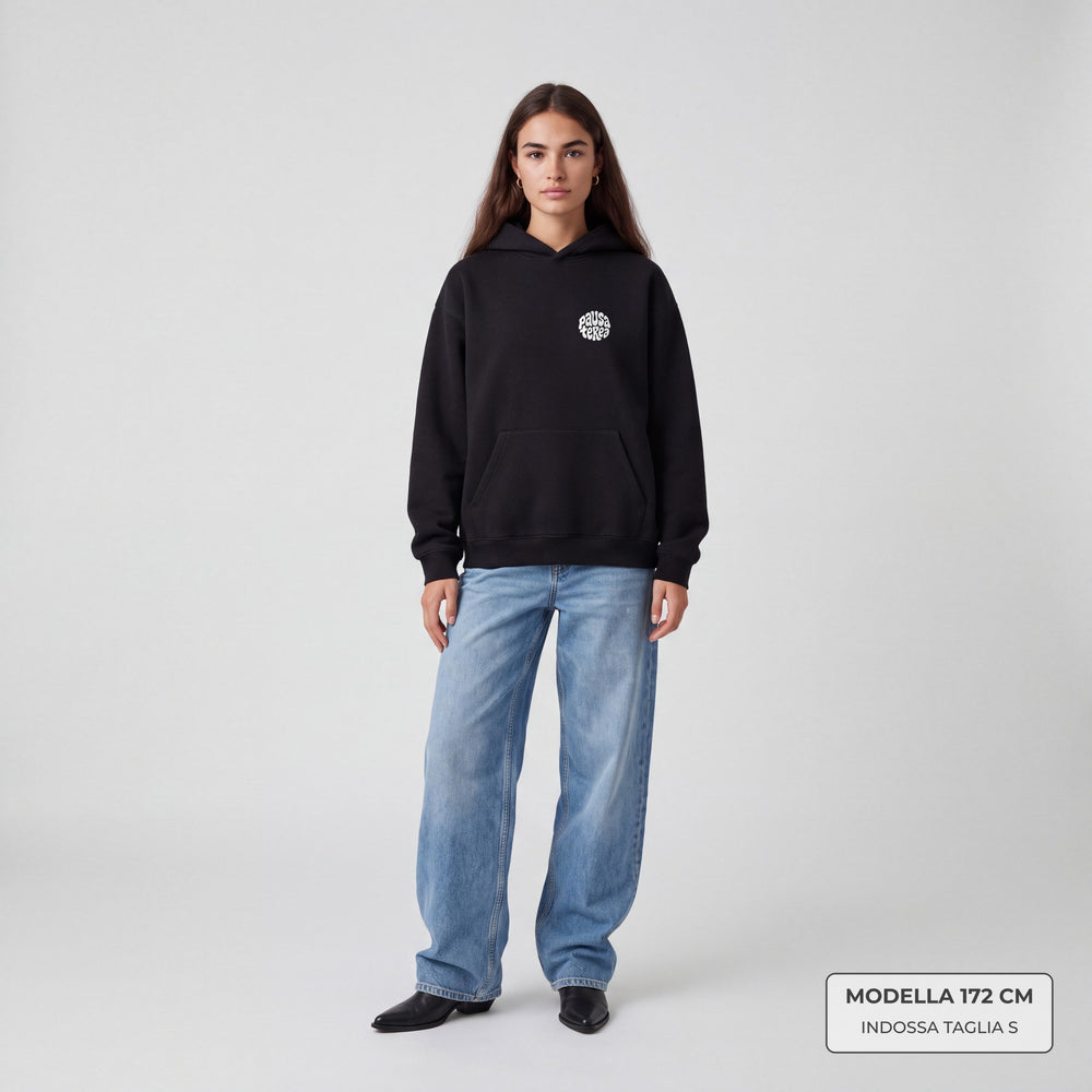 Hoodie Pausa Terea Nero - indossata modella