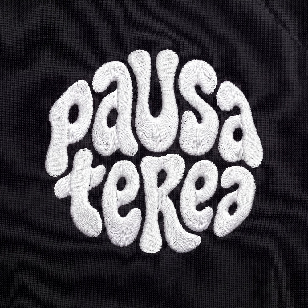 Hoodie Pausa Terea Nero - dettaglio ricamo