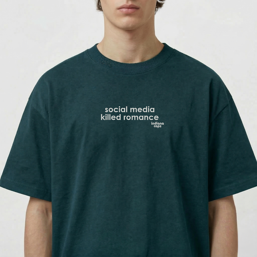 T-Shirt Oversize "Social media killed Romance"