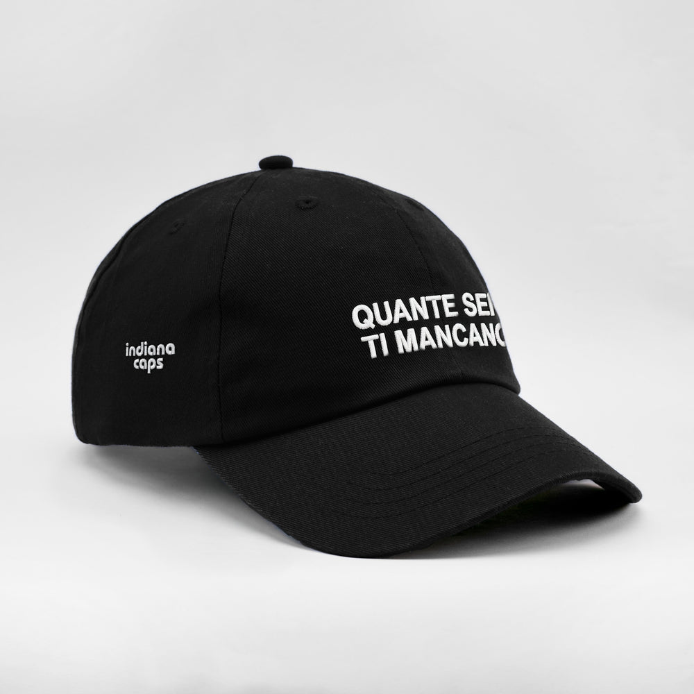 Cappellino Quante serie ti mancano? nero, tre quarti destra