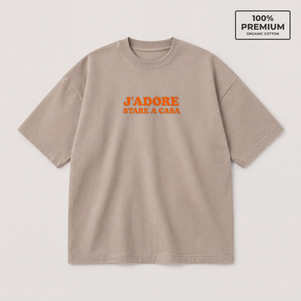 T-Shirt Oversize "J'adore stare a casa" beige - flatlay fronte