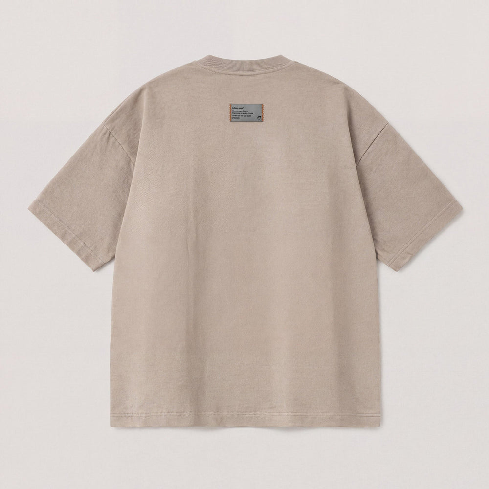 T-Shirt Oversize "J'adore stare a casa" beige - flatlay retro
