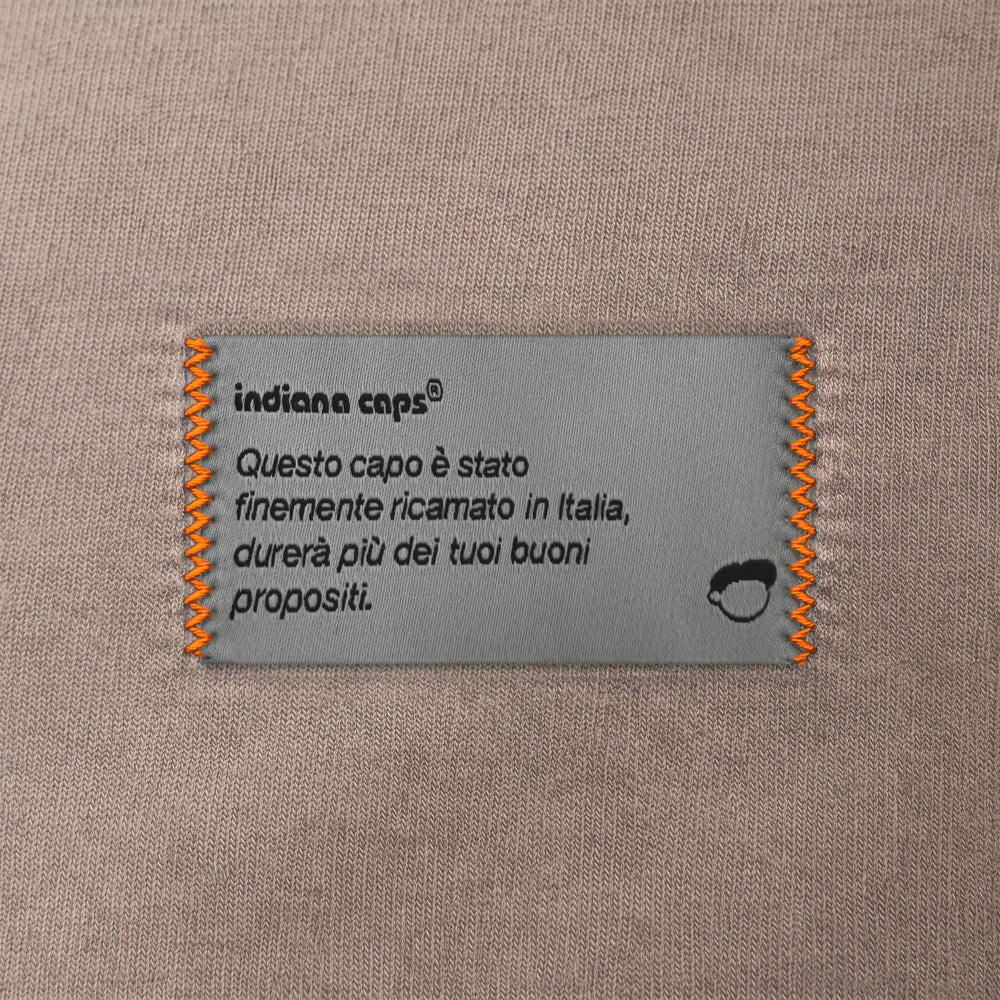 T-Shirt Oversize "J'adore stare a casa" beige - zoom etichetta