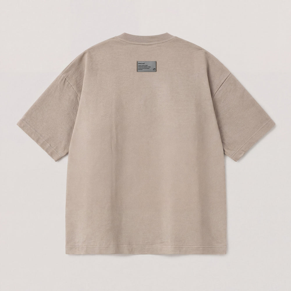 T-Shirt Oversize "I'm not your Therapist" beige - flatlay retro